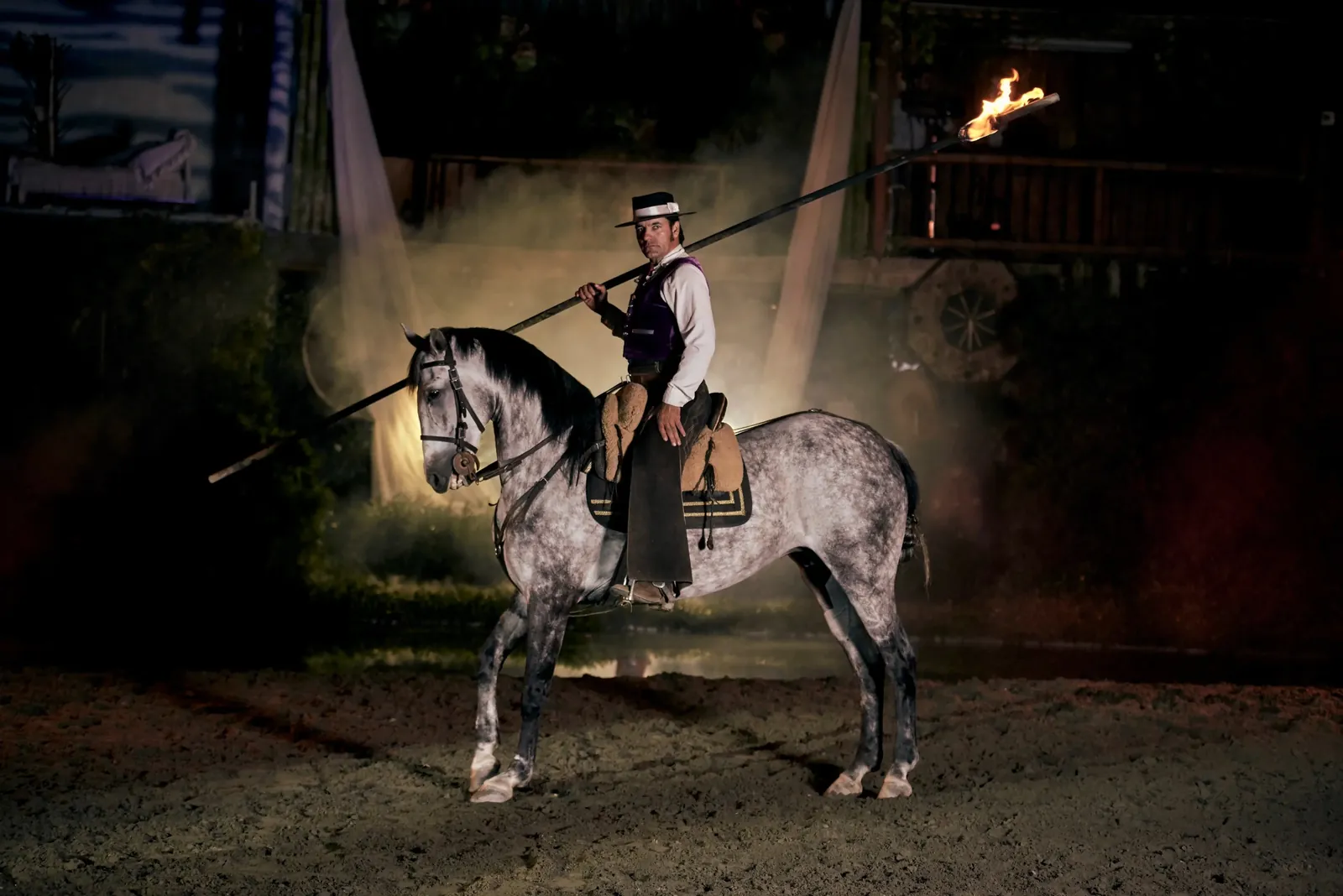 Travesía 2.0 night-time equestrian show at PANACA - Rider with a torch